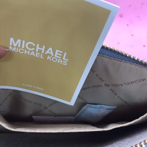 Brand new MK wristlet pale blue - Picture 4 of 9